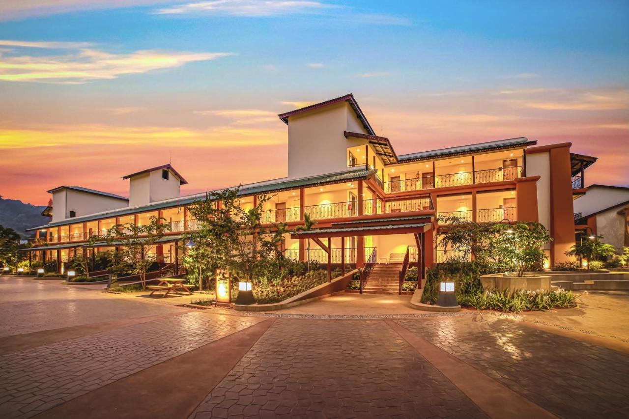 Отель Club Mahindra Assonora Экстерьер фото